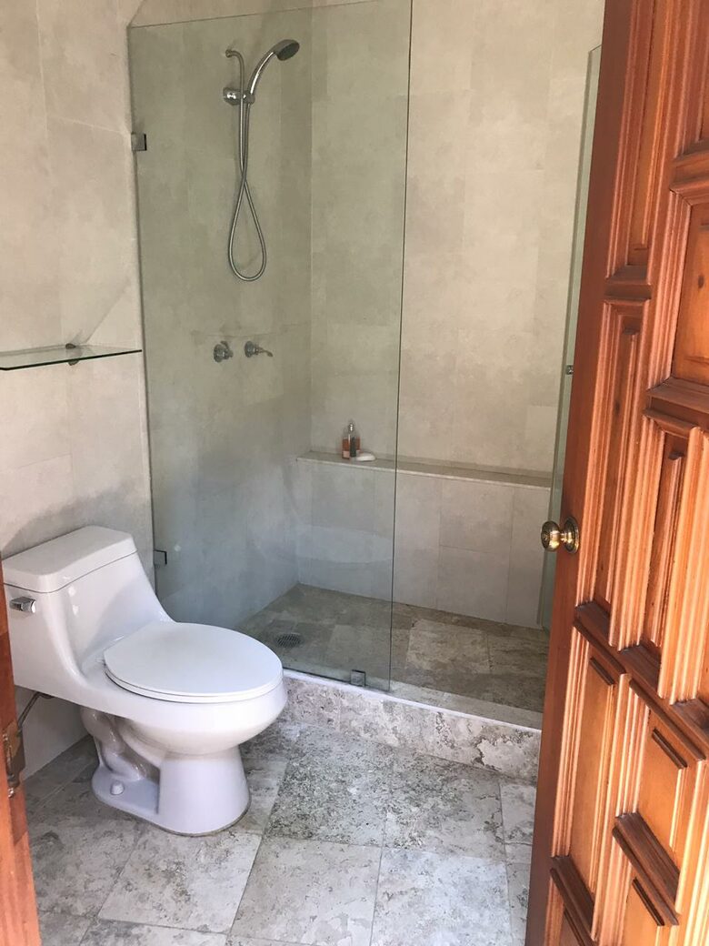 Casa de la Cascada - Lakefront & Waterfall Mexican Multifamily Retreat - Avandaro, Mexico