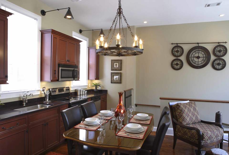 Wedding Cake Mansion Carriage House - Savannah, Georgia