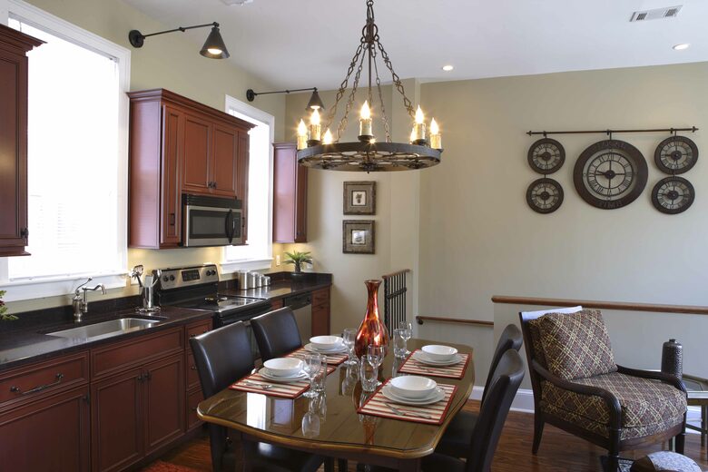 Wedding Cake Mansion Carriage House - Savannah, Georgia