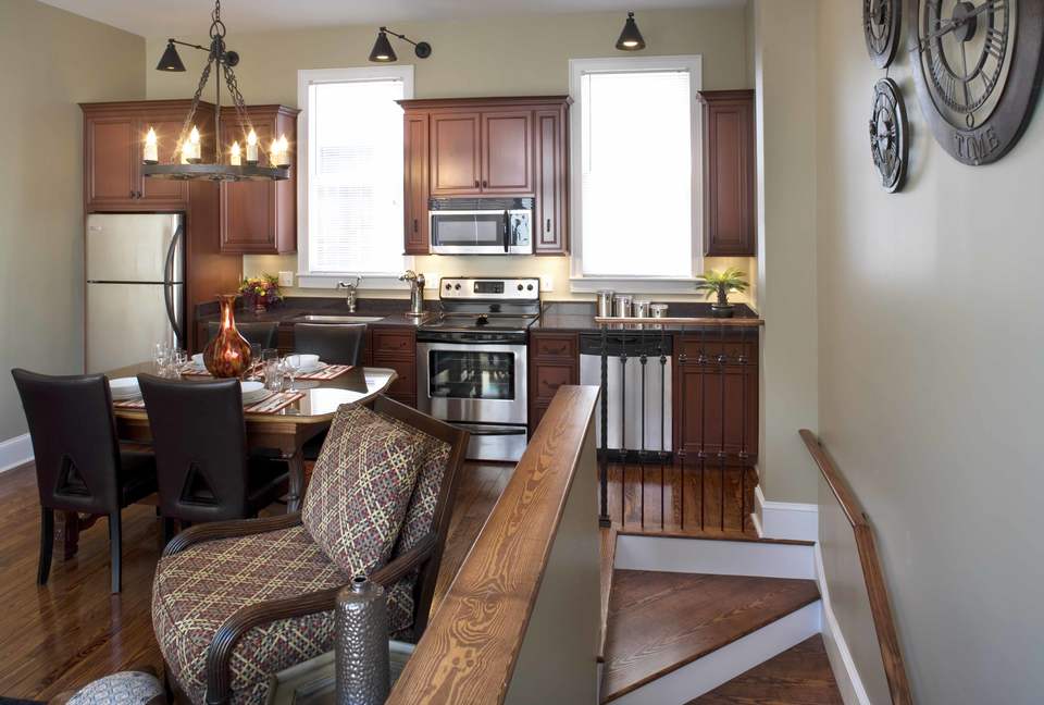 Wedding Cake Mansion Carriage House - Savannah, Georgia