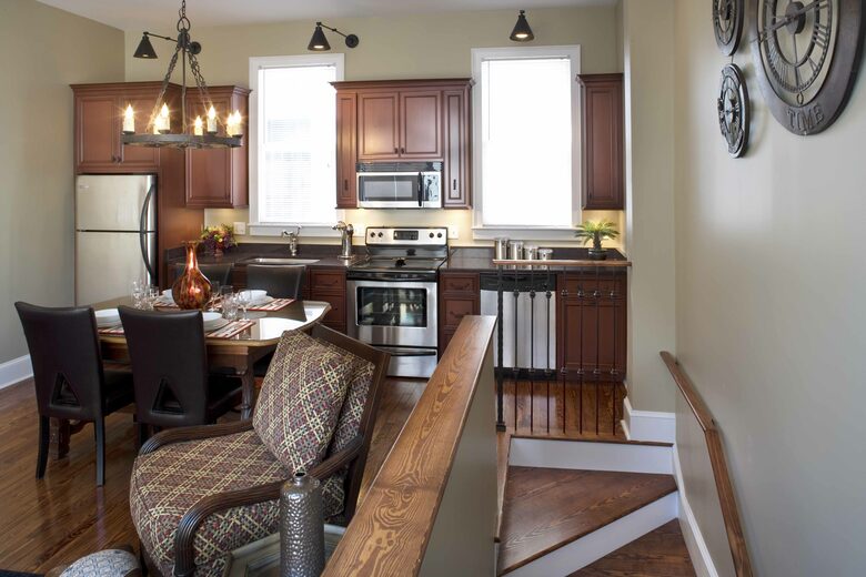 Wedding Cake Mansion Carriage House - Savannah, Georgia