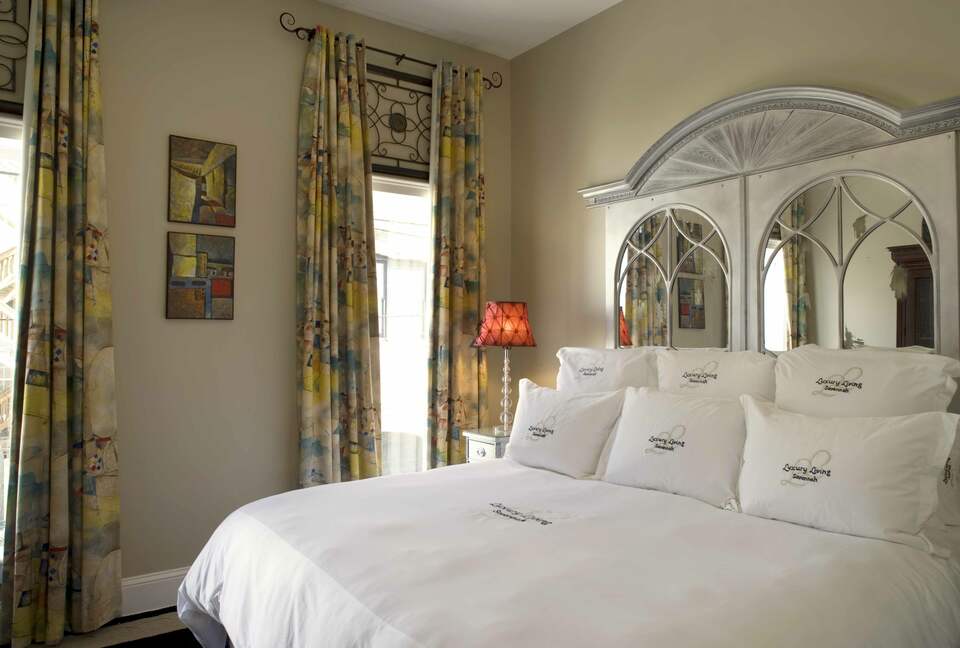 Wedding Cake Mansion Carriage House - Savannah, Georgia