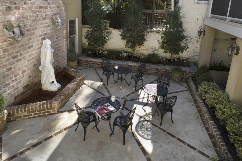 Wedding Cake Mansion Carriage House - Savannah, Georgia