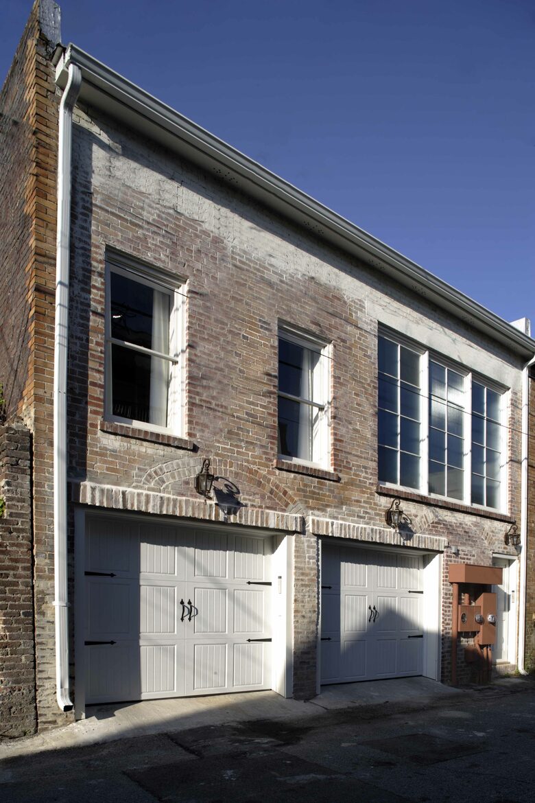Wedding Cake Mansion Carriage House - Savannah, Georgia