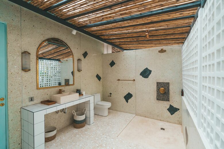 Mandala. The Rocks - Kuta Sel, Indonesia