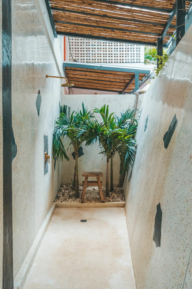 Mandala. The Rocks - Kuta Sel, Indonesia