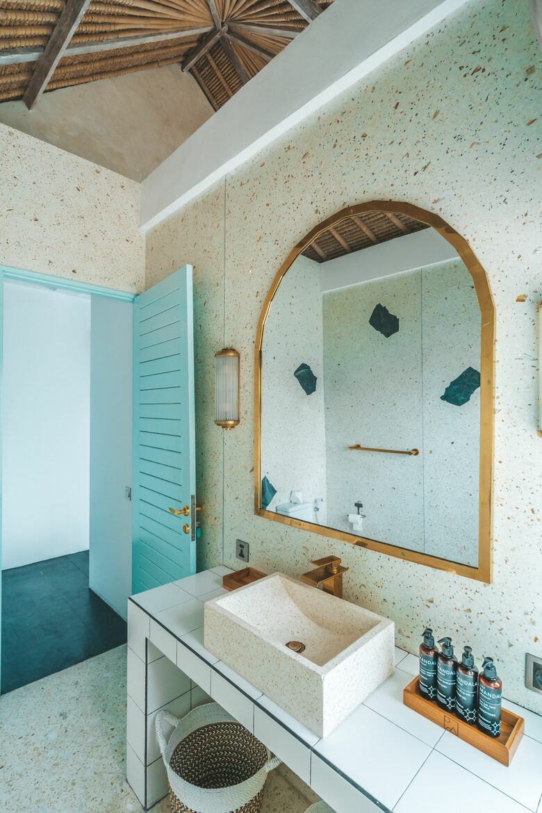 Mandala. The Rocks - Kuta Sel, Indonesia