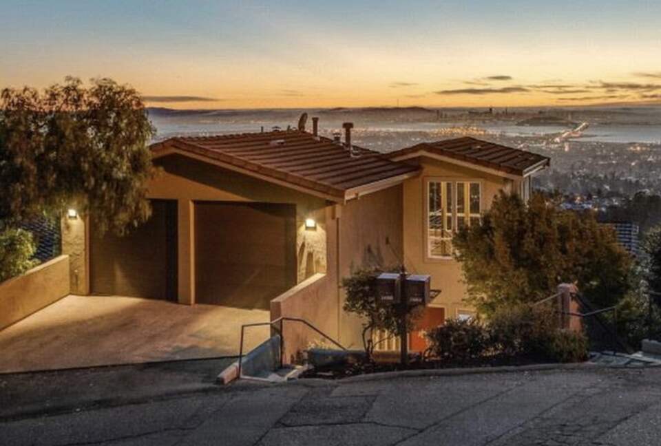 Spectacular Montclair Hills Panoramic Views! - Oakland, California