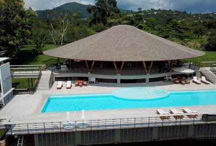 Casa Aya - Fully Staffed High Luxe Estate in Popular Apapoima - Anapoima, Colombia