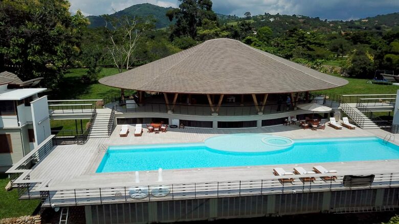 Casa Aya - Fully Staffed High Luxe Estate in Popular Apapoima - Anapoima, Colombia