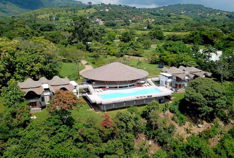 Casa Aya - Fully Staffed High Luxe Estate in Popular Apapoima - Anapoima, Colombia