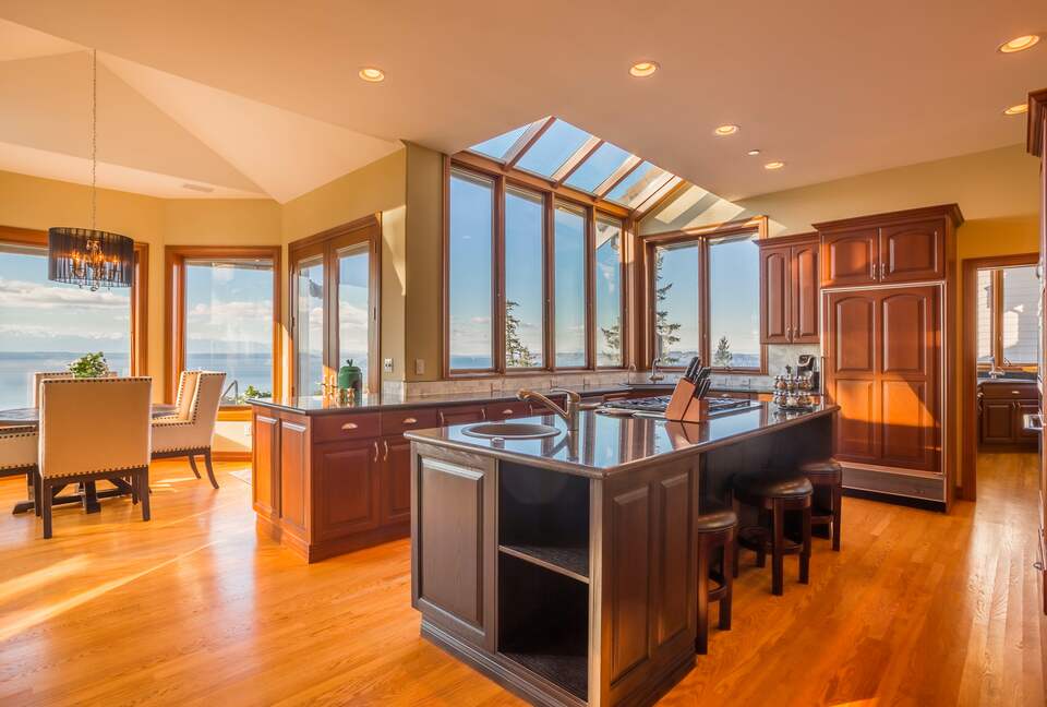 Breathtaking Ocean View Castle Like Home - Edmonds, Washington