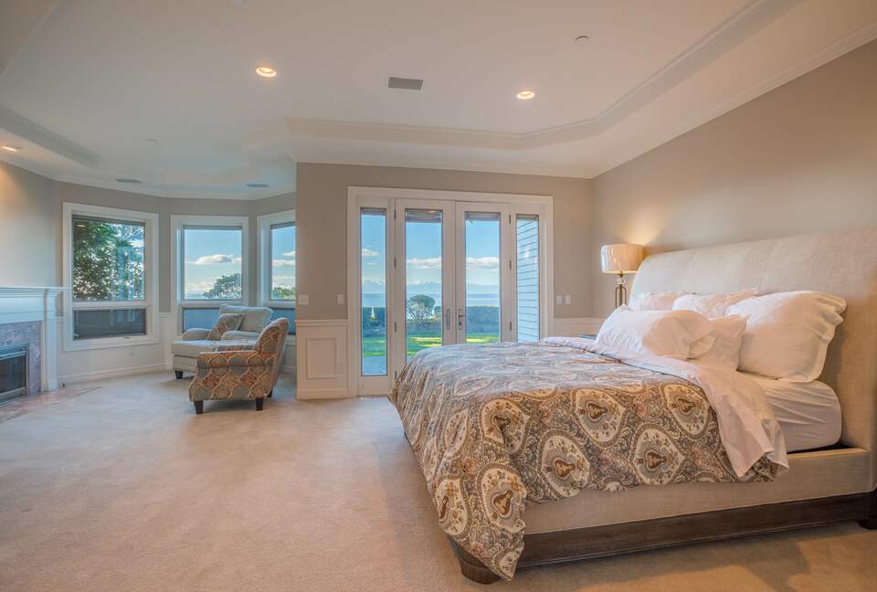 Breathtaking Ocean View Castle Like Home - Edmonds, Washington