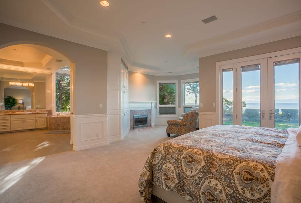 Breathtaking Ocean View Castle Like Home - Edmonds, Washington