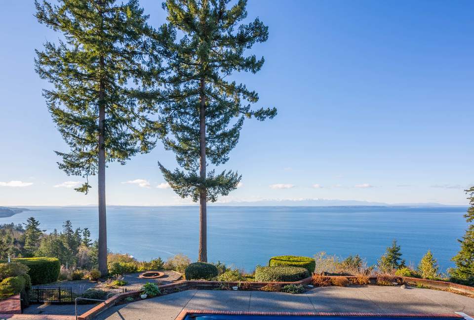 Breathtaking Ocean View Castle Like Home - Edmonds, Washington