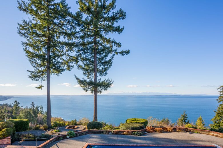 Breathtaking Ocean View Castle Like Home - Edmonds, Washington