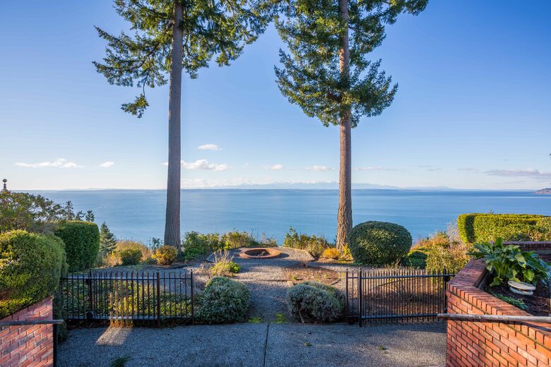 Breathtaking Ocean View Castle Like Home - Edmonds, Washington