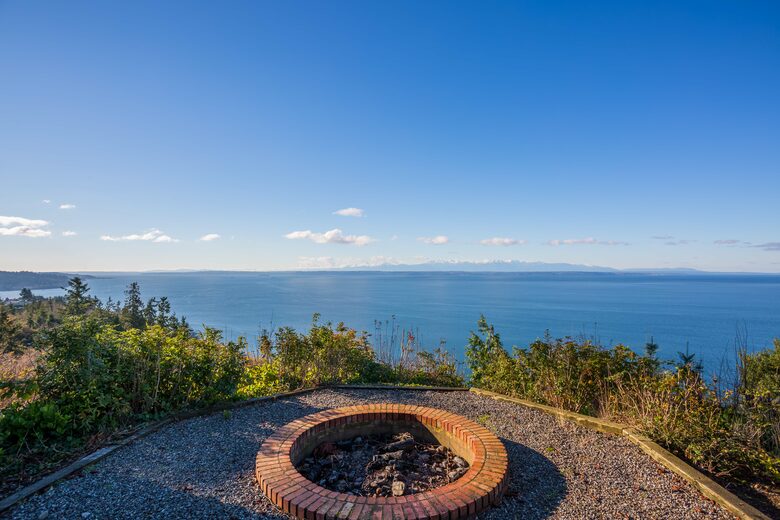 Breathtaking Ocean View Castle Like Home - Edmonds, Washington