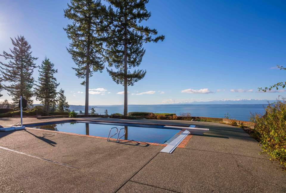 Breathtaking Ocean View Castle Like Home - Edmonds, Washington