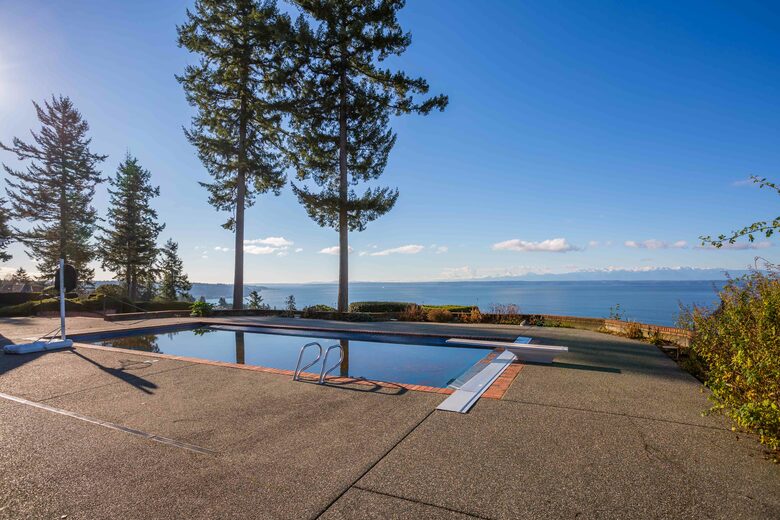 Breathtaking Ocean View Castle Like Home - Edmonds, Washington