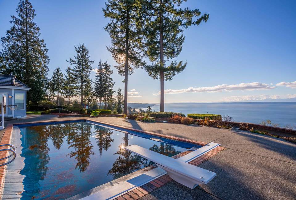 Breathtaking Ocean View Castle Like Home - Edmonds, Washington