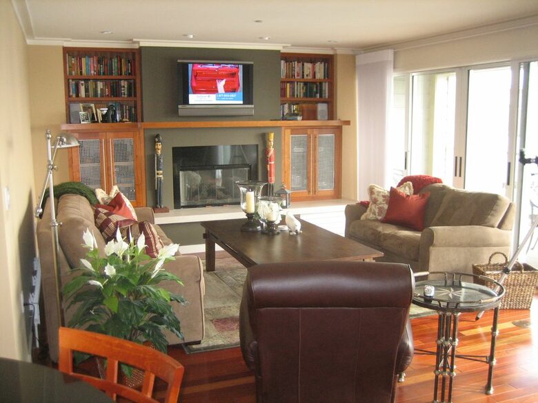 Waterfront Views in Downtown Tiburon - Tiburon, California