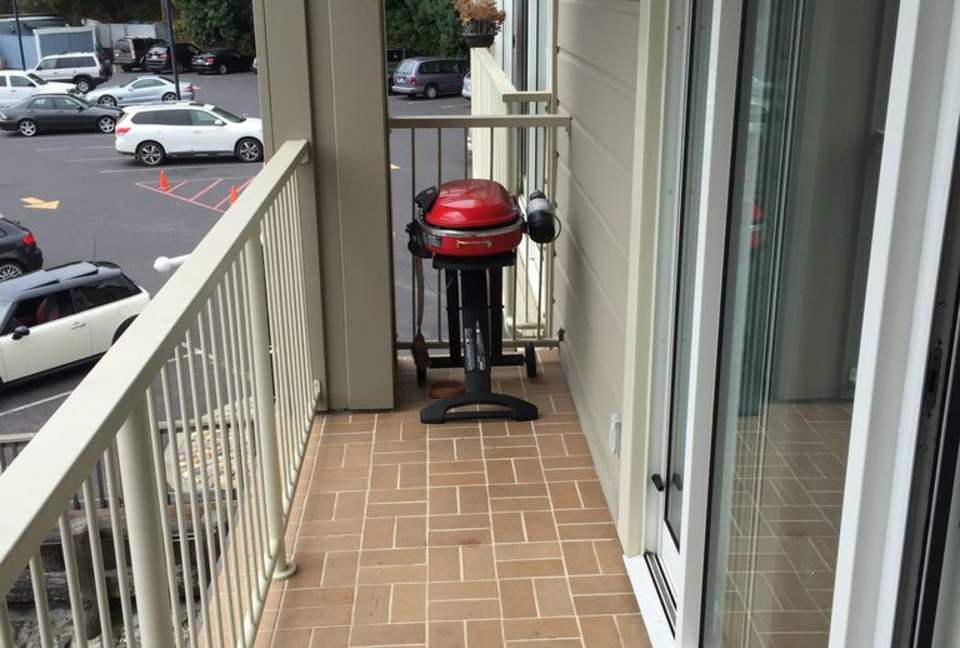 Waterfront Views in Downtown Tiburon - Tiburon, California