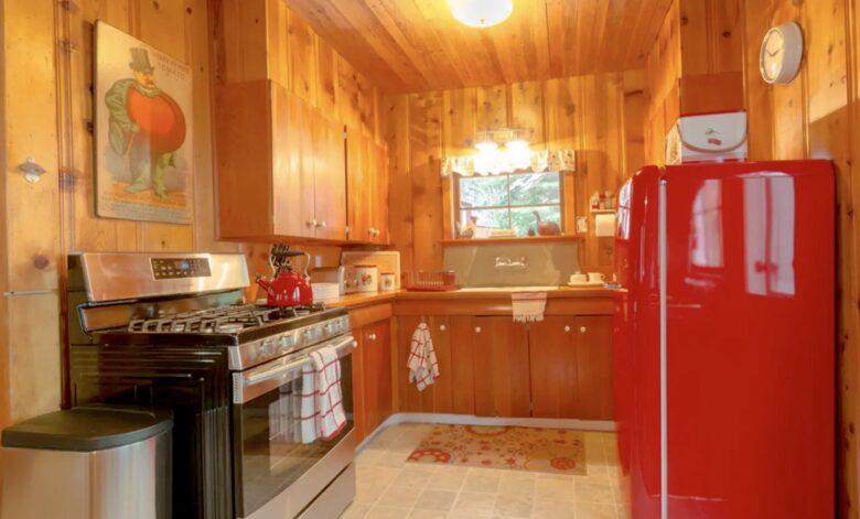 Cozy Tahoe Vista Cabin - Kings Beach, California