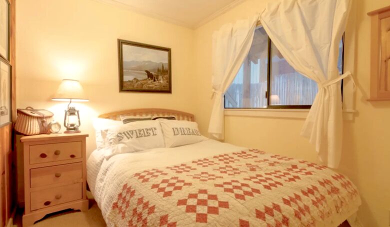 Cozy Tahoe Vista Cabin - Kings Beach, California