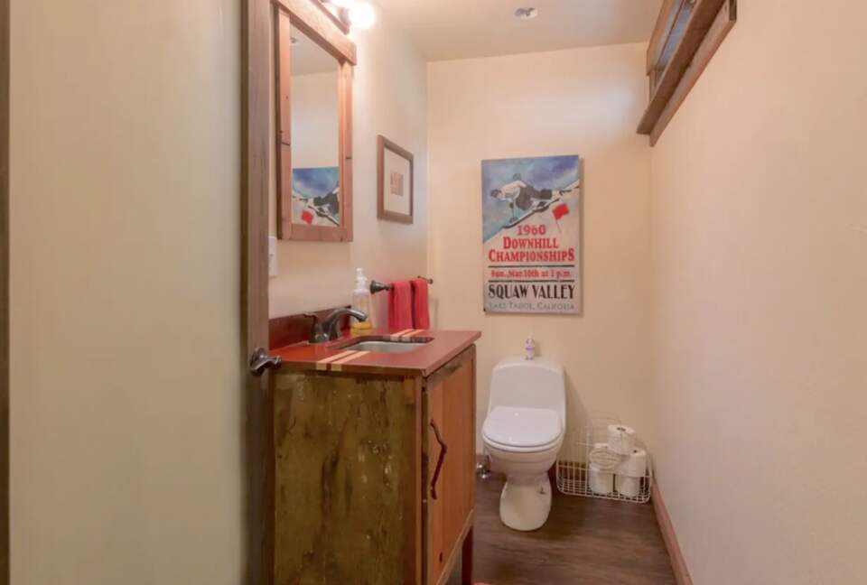 Cozy Tahoe Vista Cabin - Kings Beach, California