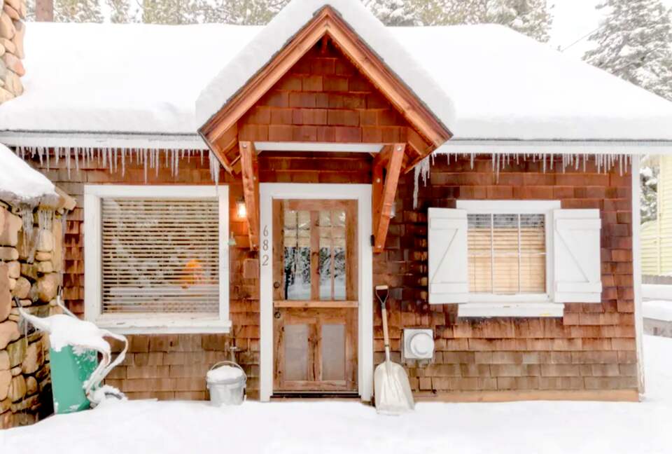 Cozy Tahoe Vista Cabin - Kings Beach, California
