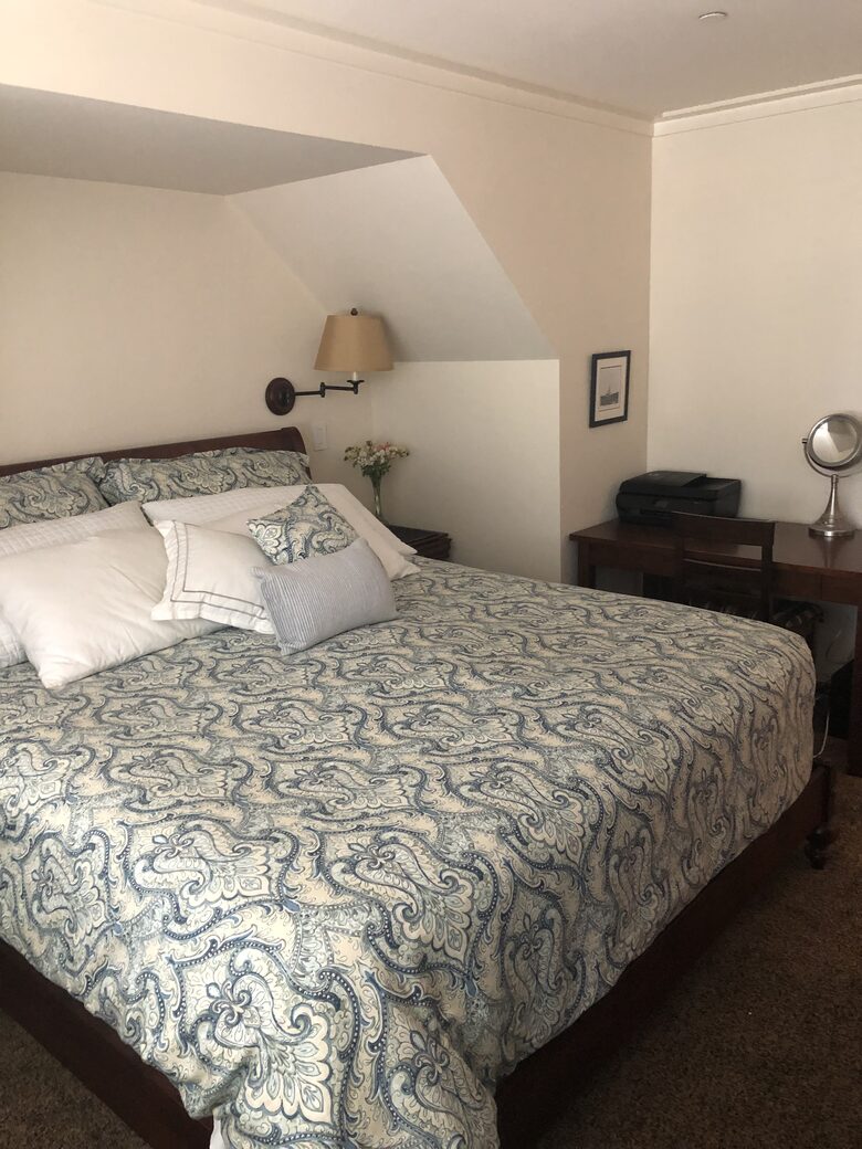 Waterfront Views in Downtown Tiburon - Tiburon, California