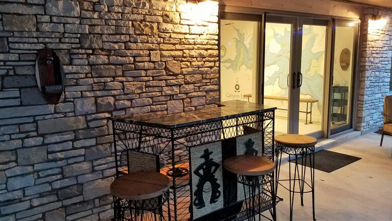 The Stonehouse at Canyon Lake - Canyon Lake, Texas