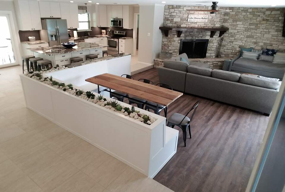 The Stonehouse at Canyon Lake - Canyon Lake, Texas