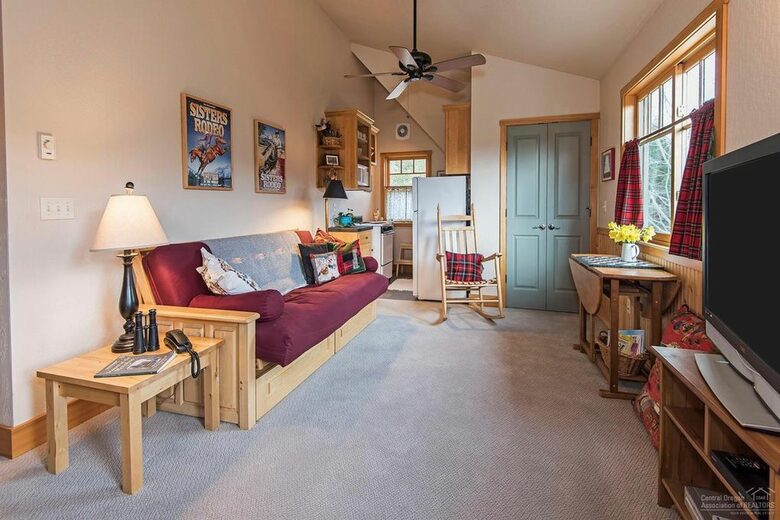 Sherman Cottage - Camp Sherman, Oregon