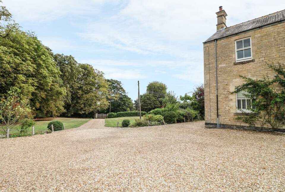 The Coach House - Burton Le Coggles, United Kingdom