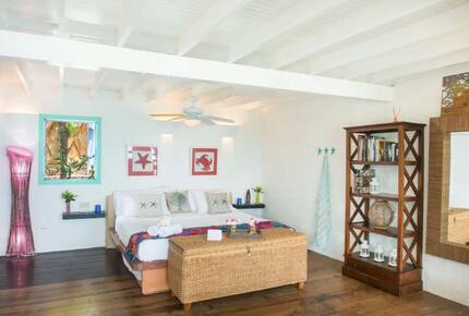 Secluded Island Beachfront House - Providencia, Colombia