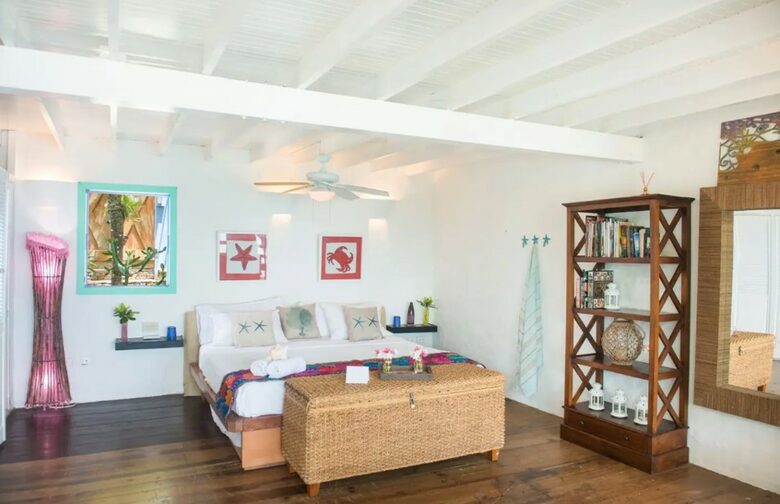 Secluded Island Beachfront House - Providencia, Colombia