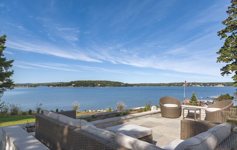 Seaside Serenity - Seabright, Canada
