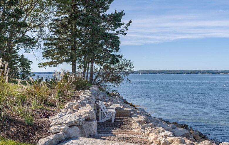 Seaside Serenity - Seabright, Canada
