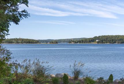 Seaside Serenity - Seabright, Canada