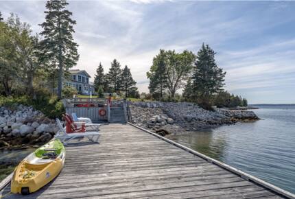 Seaside Serenity - Seabright, Canada