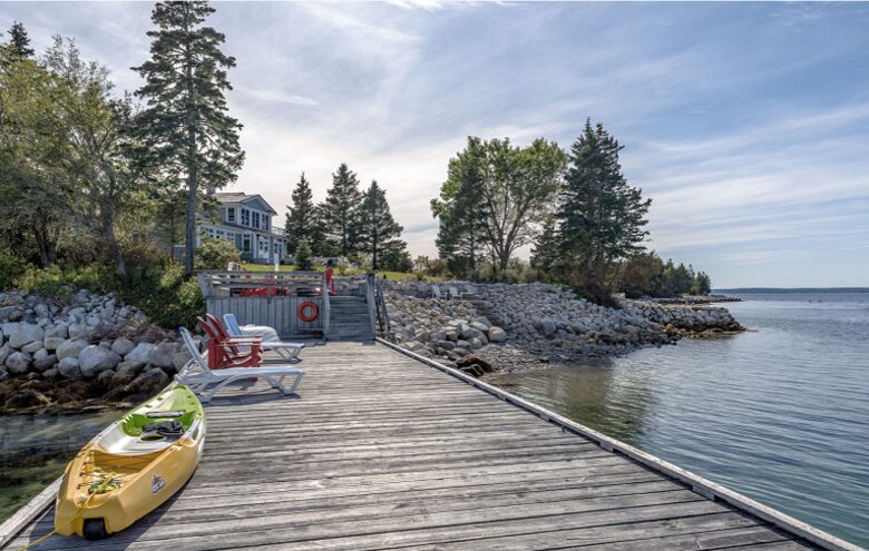 Seaside Serenity - Seabright, Canada