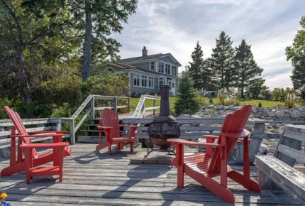 Seaside Serenity - Seabright, Canada
