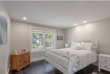 Seaside Serenity - Seabright, Canada