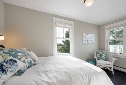 Seaside Serenity - Seabright, Canada