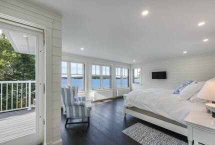 Seaside Serenity - Seabright, Canada