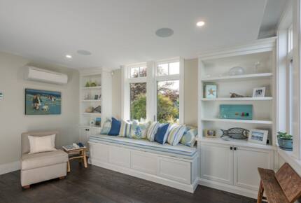 Seaside Serenity - Seabright, Canada