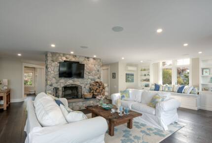 Seaside Serenity - Seabright, Canada