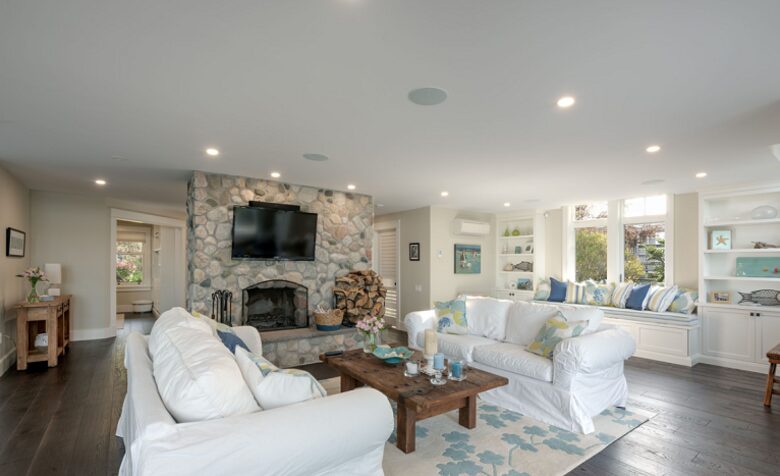 Seaside Serenity - Seabright, Canada